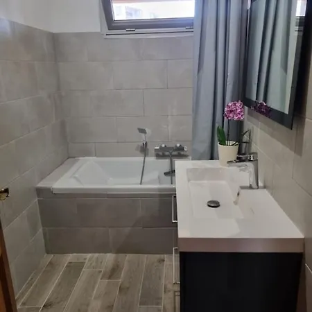 3 Chambres Climatise Apartment